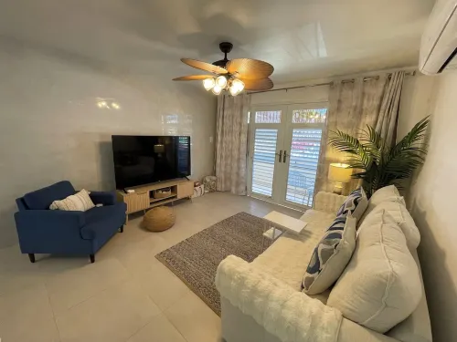 Palms Villa - Newly renovated condo by the beach!