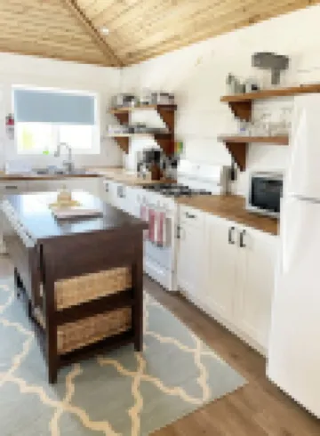 Quaint Cottage On The Beach in the South End