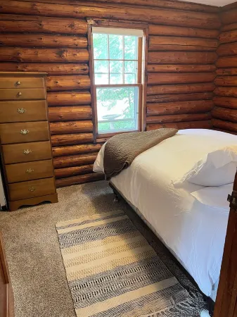 Cozy Cabin in Lake City, just steps from the beach!