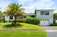 5 bed Beach House on Lake with Hot Tub & Tiki Cabana! Boynton Inlet附近的飯店