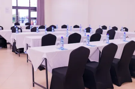 The Dalton Grand Hotel Отели в г. Makuyu