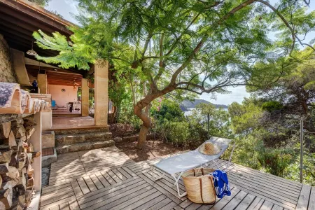 Beautiful, very private finca with astonishing sea views.