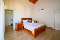Mountainside retreat on la montaña Isabel de Torre