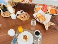 Luxury Villa Great Location Walking Distance to the Beach