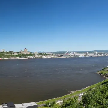 What a View!!! Chateau, Balcony incredible view of the Chateau! Free parking!