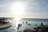 Ocean View , steps from the private beach 2 Bedroom Condo  Up to 6 guests - Pools
