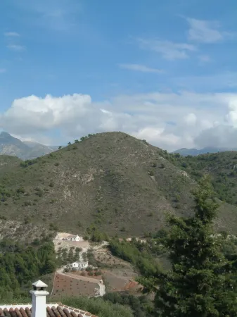 Luxury Villa with Mountain Views.  Private Pool and Stunning Large Garden Отели рядом с достопримечательностью «Mirador Barranco del Rio Higueron»