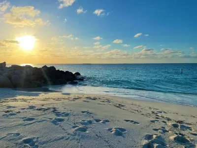 Lovely Studio steps from the beach. Optional golf car rent のホテル