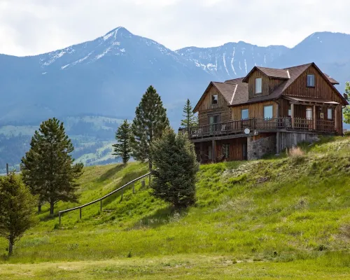 The Yellowstone House and Fisherman's Cabin Hotels in Pray