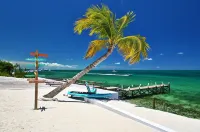 Private Oceanfront, Beach, Hottub and Dock, central location Hotels in Marsh Harbour