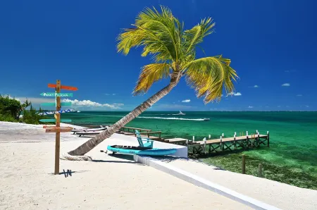 Private Oceanfront, Beach, Hottub and Dock, central location