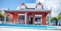 VILLA D'ALICE 1 TOWN CENTER 10 minutes ON FOOT FROM THE BEACH OF BOURG 3 STARS Hotels in Sainte-Anne