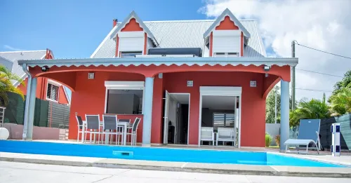 VILLA D'ALICE 1 TOWN CENTER 10 minutes ON FOOT FROM THE BEACH OF BOURG 3 STARS Hotels in Sainte-Anne