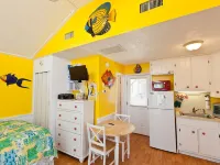 Relaxing, Cheerful ~ OCEANFRONT ~ Perfect for 2 Các khách sạn gần Seaworthy Gallery