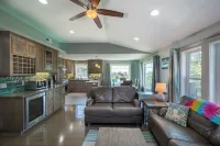 Salt Lyfe Modern 2 Bedroom - 2 min Walk To Beach