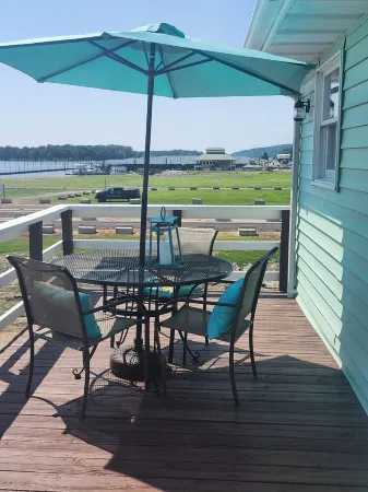 Charming 2-bedroom cottage with WiFi and AC in serene Grafton Отели в г. Джерси