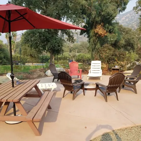 Awesome house & Kaweah River access and 5 miles to Sequoia Park