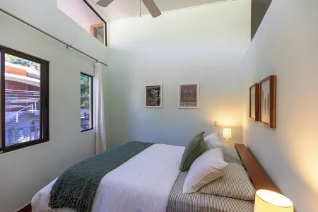 Cute Apt close to good coffee, surf, beach, shops & restaurants