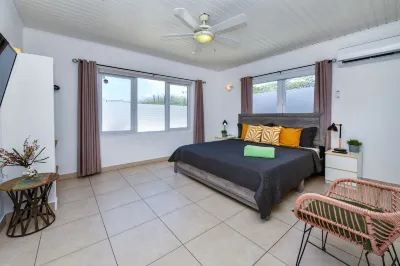 Sunny Palm Beach Villa - 3 min from beach