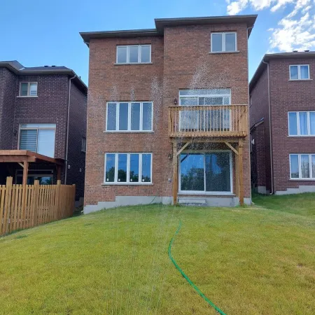 Modern 5-bedroom house close to Ski and Forest Trails