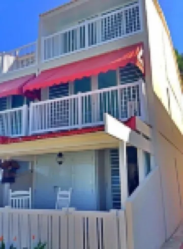 Walk to the Beach!! Solar Powered Fully Renovated Villa!!