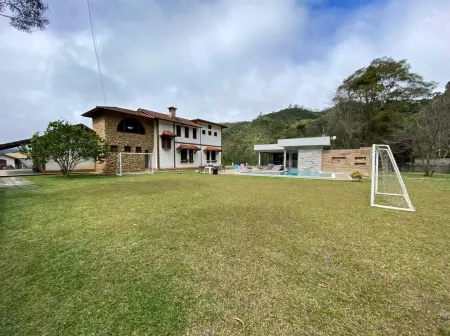 Mansão na Serra, Venham Descansar em Grande Estilo Отели в г. Нова-Фрибургу