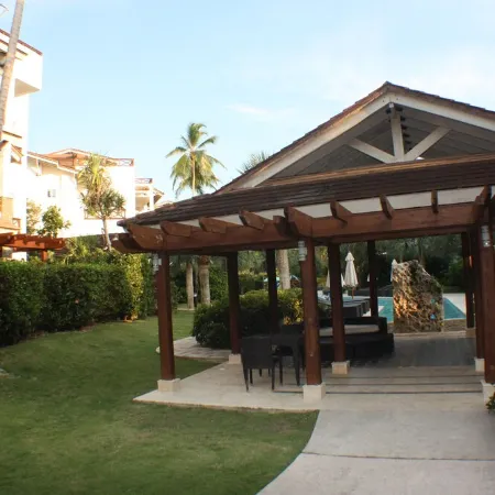 Beachfront Luxury 1 BDR Apt. Sleeps Up To 4 @ Balcones Del Atlantico