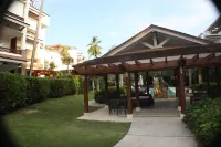 Beachfront Luxury 1 BDR Apt. Sleeps Up To 4 @ Balcones Del Atlantico