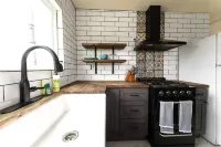 Charming cabin with AC and WiFi / 20 min from DTA