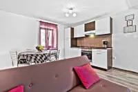 A Quiet, Village, 2 Bedroom Apartment - Cici Hotels in Murine