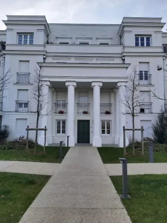 Near Disney and La Vallée Village - Apt 2 bdrms with balcony - sleeps 8 Отели рядом с достопримечательностью «SEA LIFE Val d'Europe»