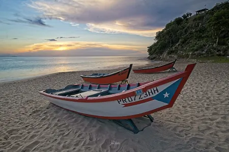 Cocoloba Deluxe 2- Beach front casita steps from the beach and Popular Beach Bar