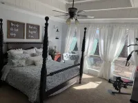 3-bedroom Rustic Charm Home Outdoor Kitchen, pool. Hot Tub + 2 fireplaces Hotels in Wagoner County