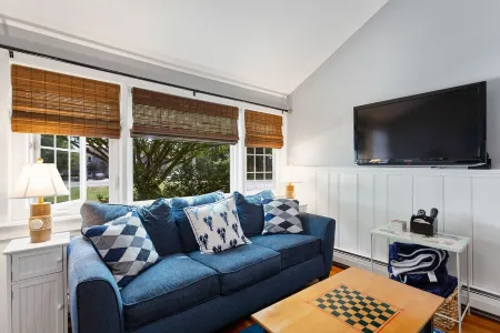 Bright 3 bedroom Cape cottage Отели рядом с достопримечательностью «Кейп Код Нешнел Сишор»