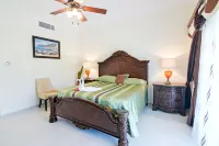 Queen Bee Villa Electricity and maid service included