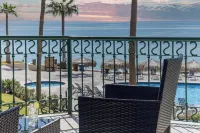 Oceanview Retreat on Sandy Beach at the Sea