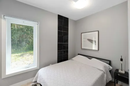 Beautiful Modern home peaceful location