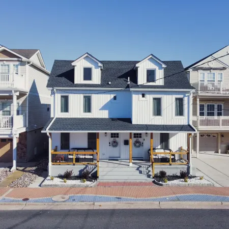 Elegant 3BR/2BA - short walk to the Beach