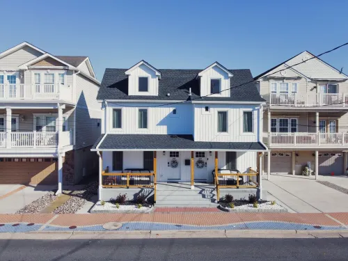 Elegant 3BR/2BA - short walk to the Beach