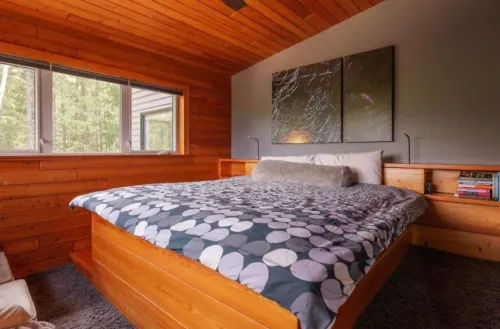 Comfortable lodging close to Whitewater & town