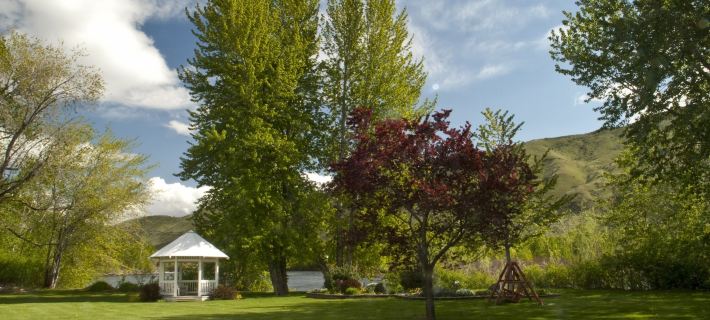 Warm Springs Inn & Winery Отели в г. Шелан