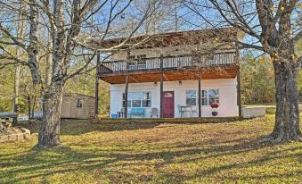 Lakefront Delta Cottage w/ Views, Canoe & Dock!