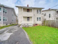 Home 2 Mi to Lakewood Park & Solstice Steps! Hoteles en Lakewood
