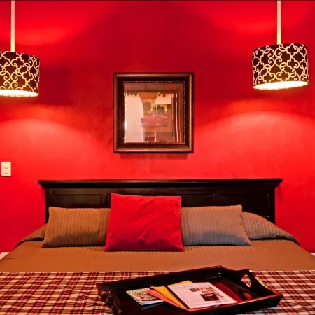 Ochenta Y Dos Bed & Breakfast & Spa