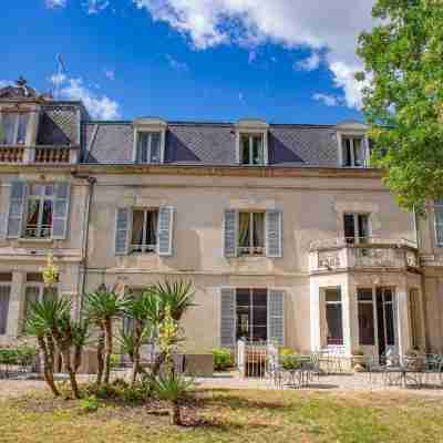 Hôtel Les Maréchaux Hotel Exterior