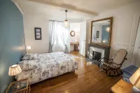 Maison des 7 Lieux Hotels in Saint-Cyr-les-Colons