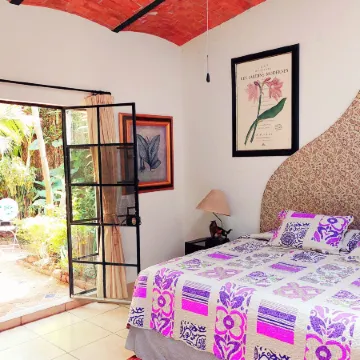 Casa Flores Bed & Breakfast