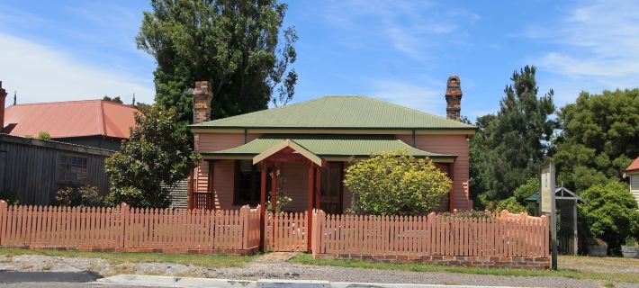 Kerrellie Cottages 2, 4 & 8 Reid Street Hotéis em Strahan