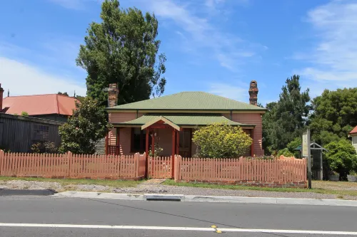 Kerrellie Cottages 2, 4 & 8 Reid Street