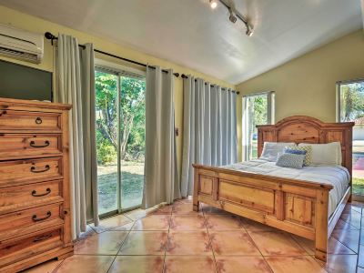 Quaint Central Miami Bungalow 10 Mi to Mid-Beach!